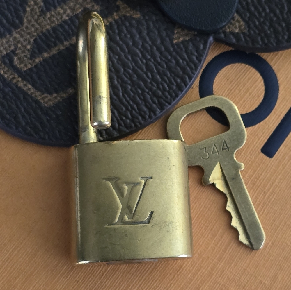🟡Authentic Gold Louis Vuitton Padlock & key #344🟡 - Picture 12 of 13
